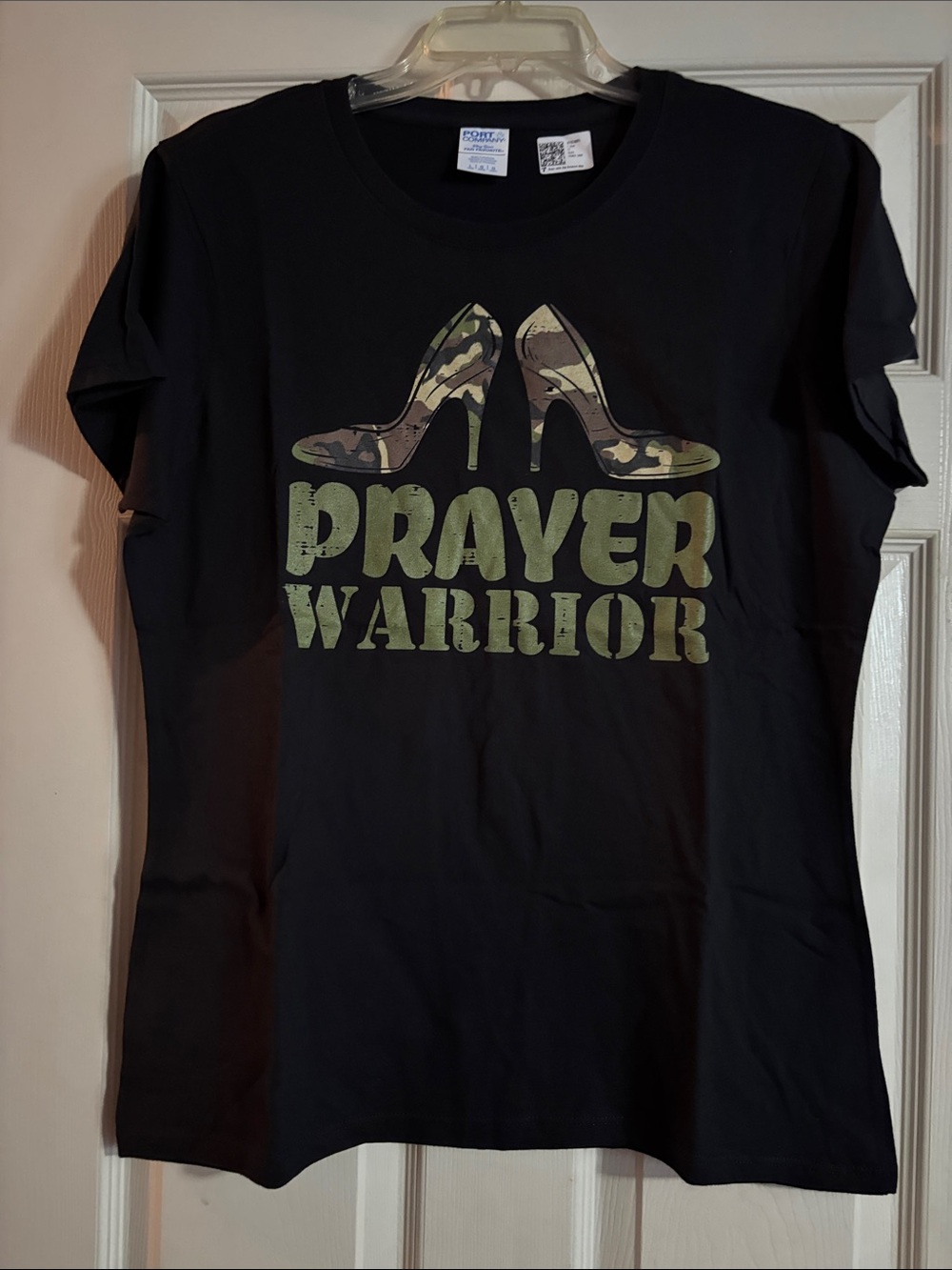 Prayer Warrior Camo Heels Graphic Tee - Black & Olive